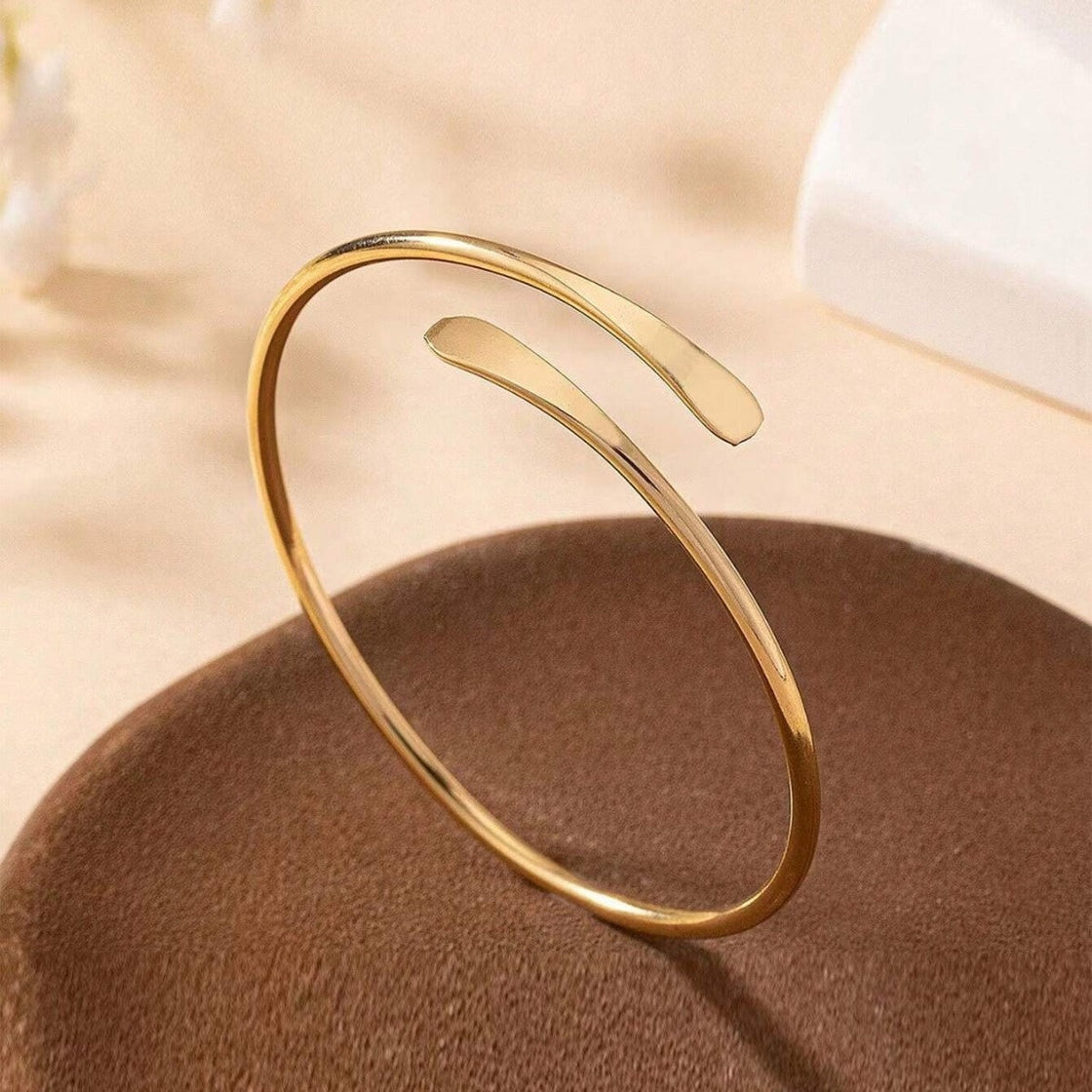 Metal Twist Geometric Knot Winding Hollow Open-end High-grade Light Luxury Personality Fashion Ladies' Bracelet